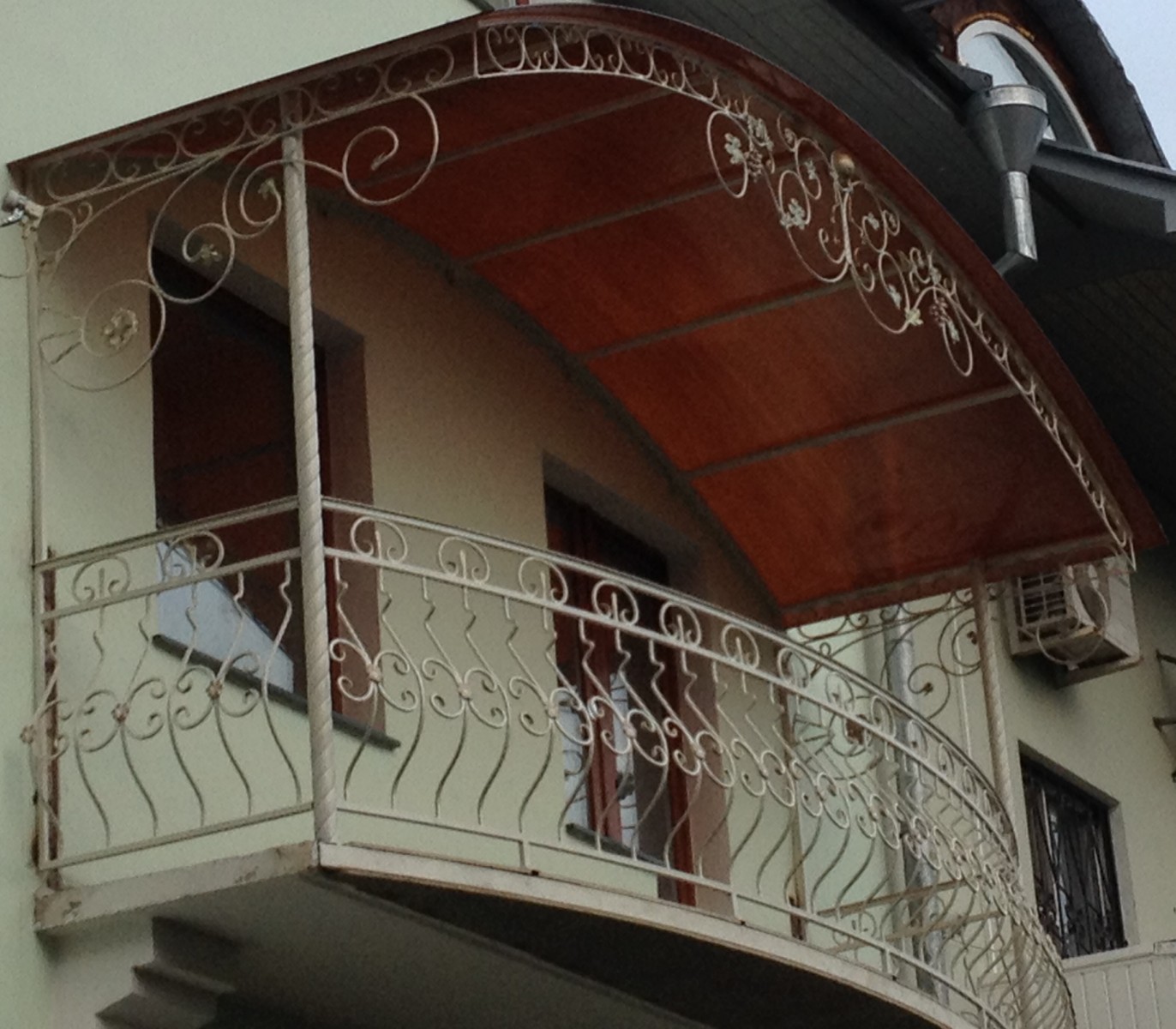 Кованые балконные перила и ограждения
